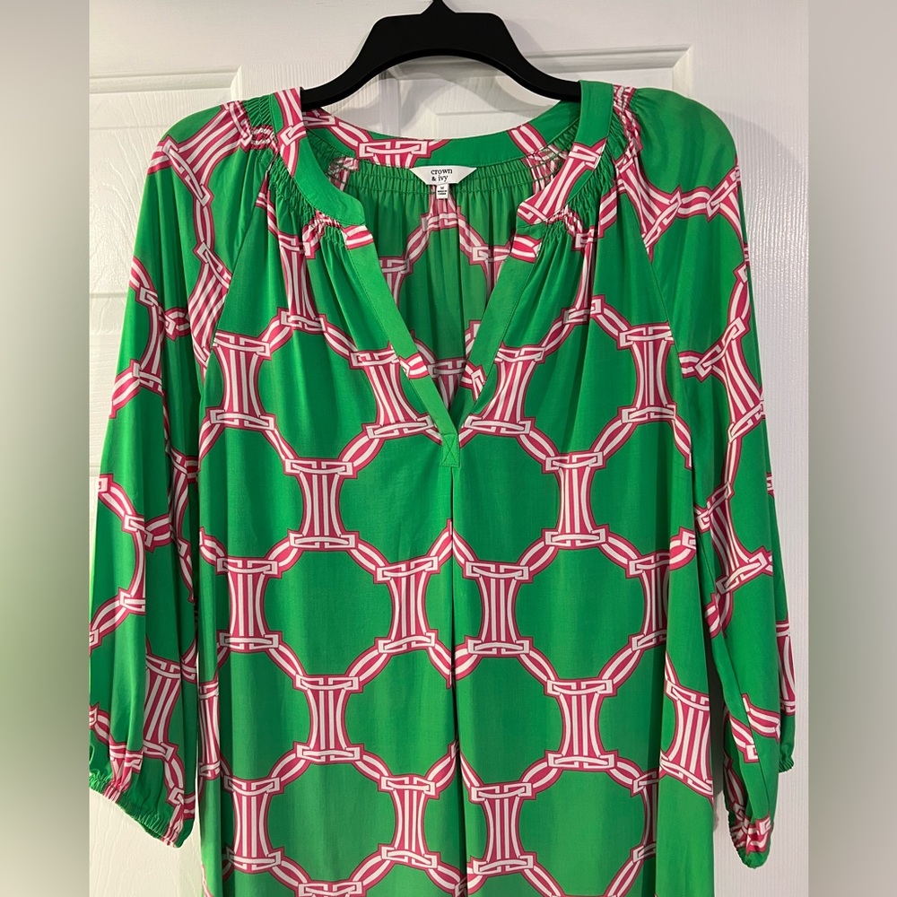 Crown & Ivy green and pink tunic top. Size M. Worn twice.
